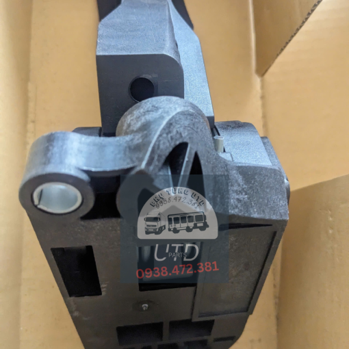 BÀN ĐẠP CHÂN GA MITSUBISHI FUSO 6S20 FJ285 FZ49 FZ5- PHỤ TÙNG UTD