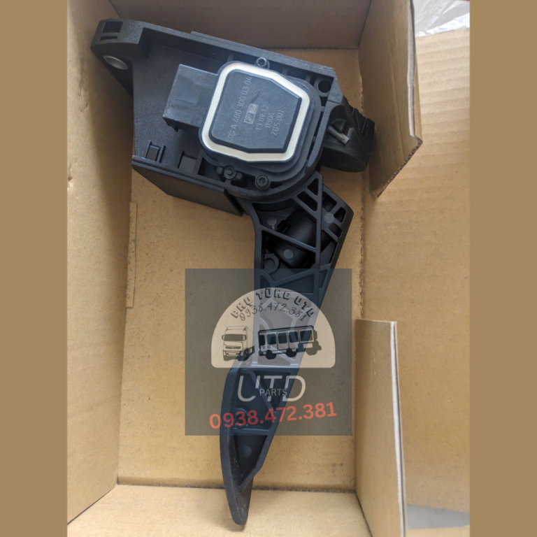 BÀN ĐẠP CHÂN GA MITSUBISHI FUSO 6S20 FJ285 FZ49 FZ5- PHỤ TÙNG UTD